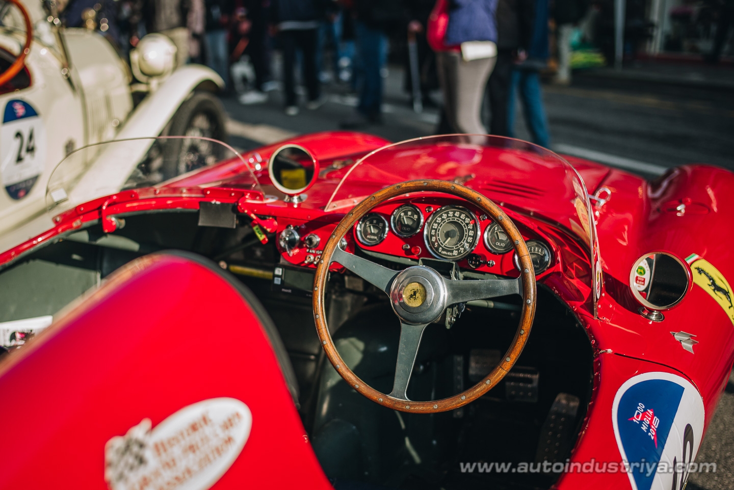 Molto belle = very beautiful