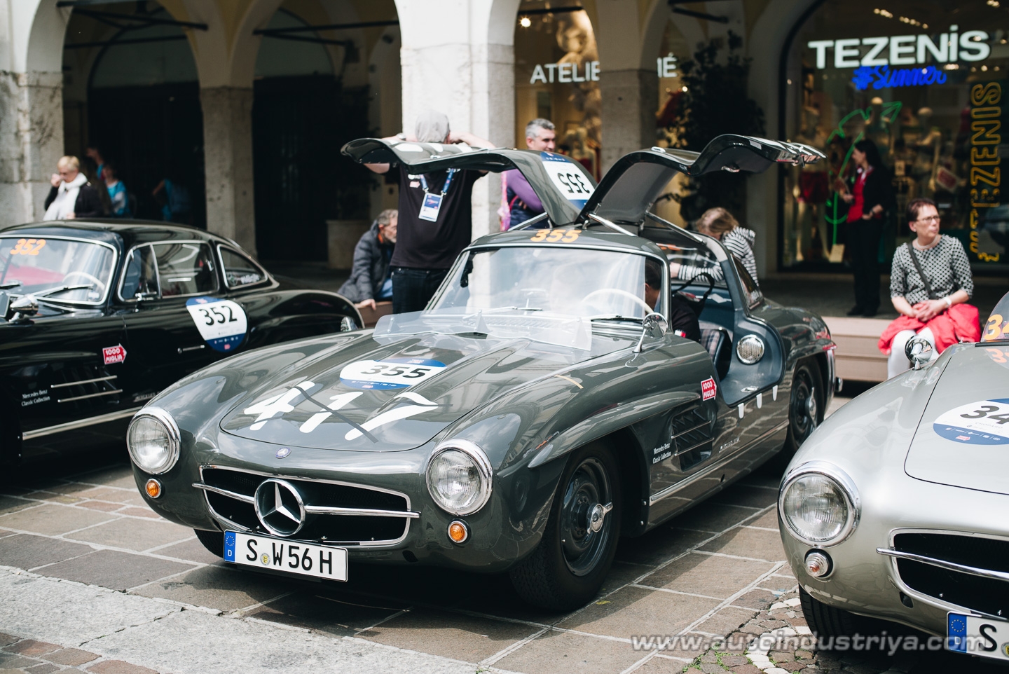 Molto belle = very beautiful