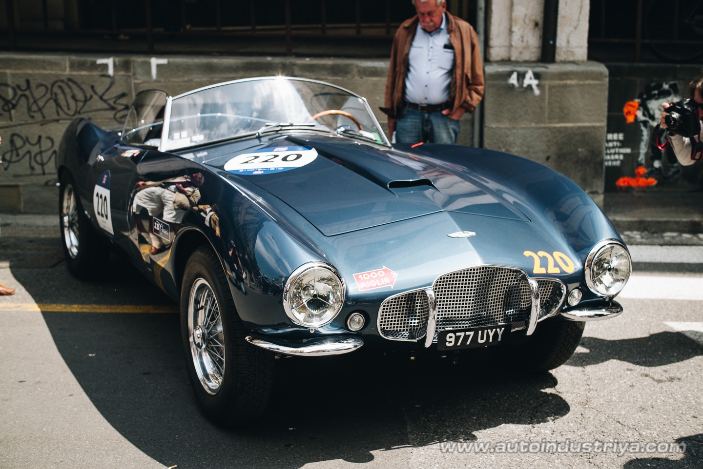 Molto belle = very beautiful