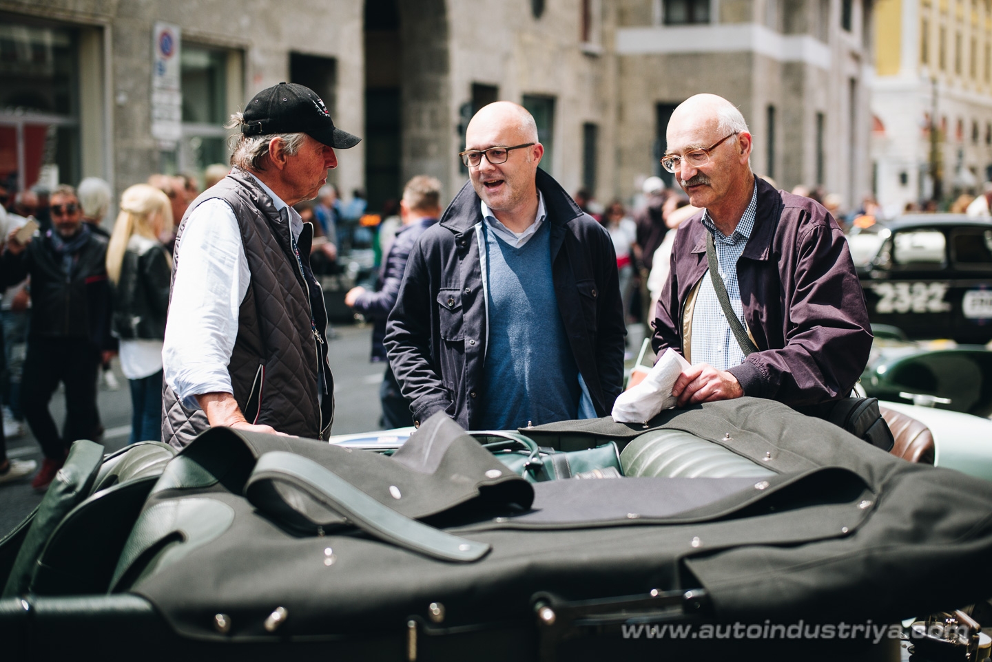 Molto belle = very beautiful