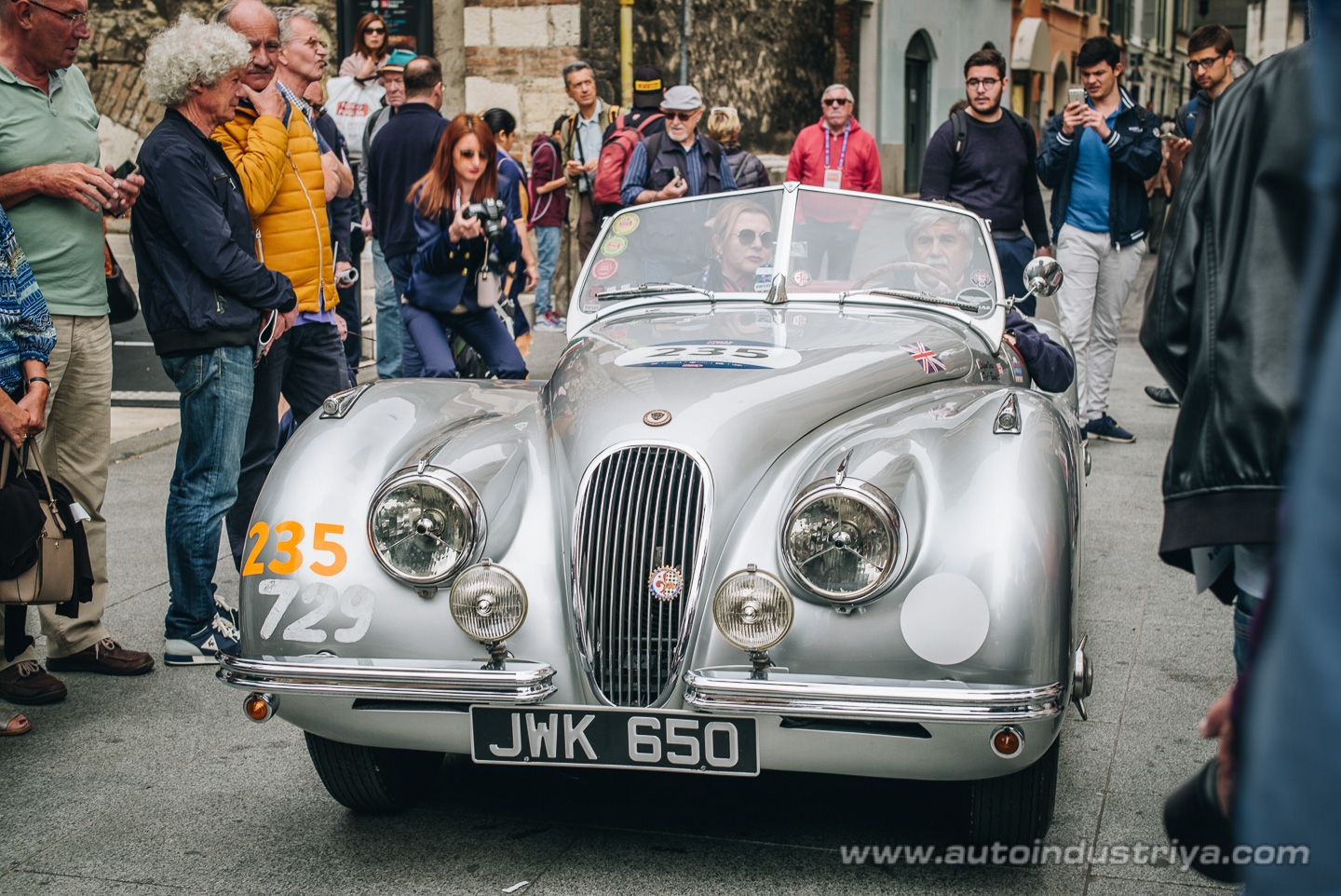 Molto belle = very beautiful