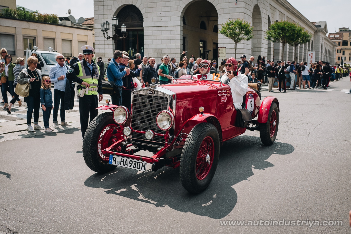 Molto belle = very beautiful