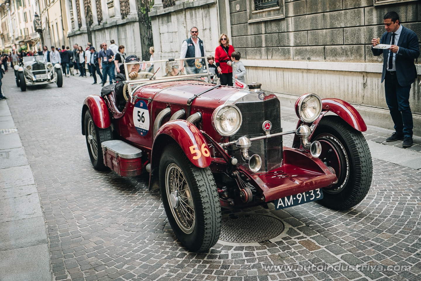 Molto belle = very beautiful