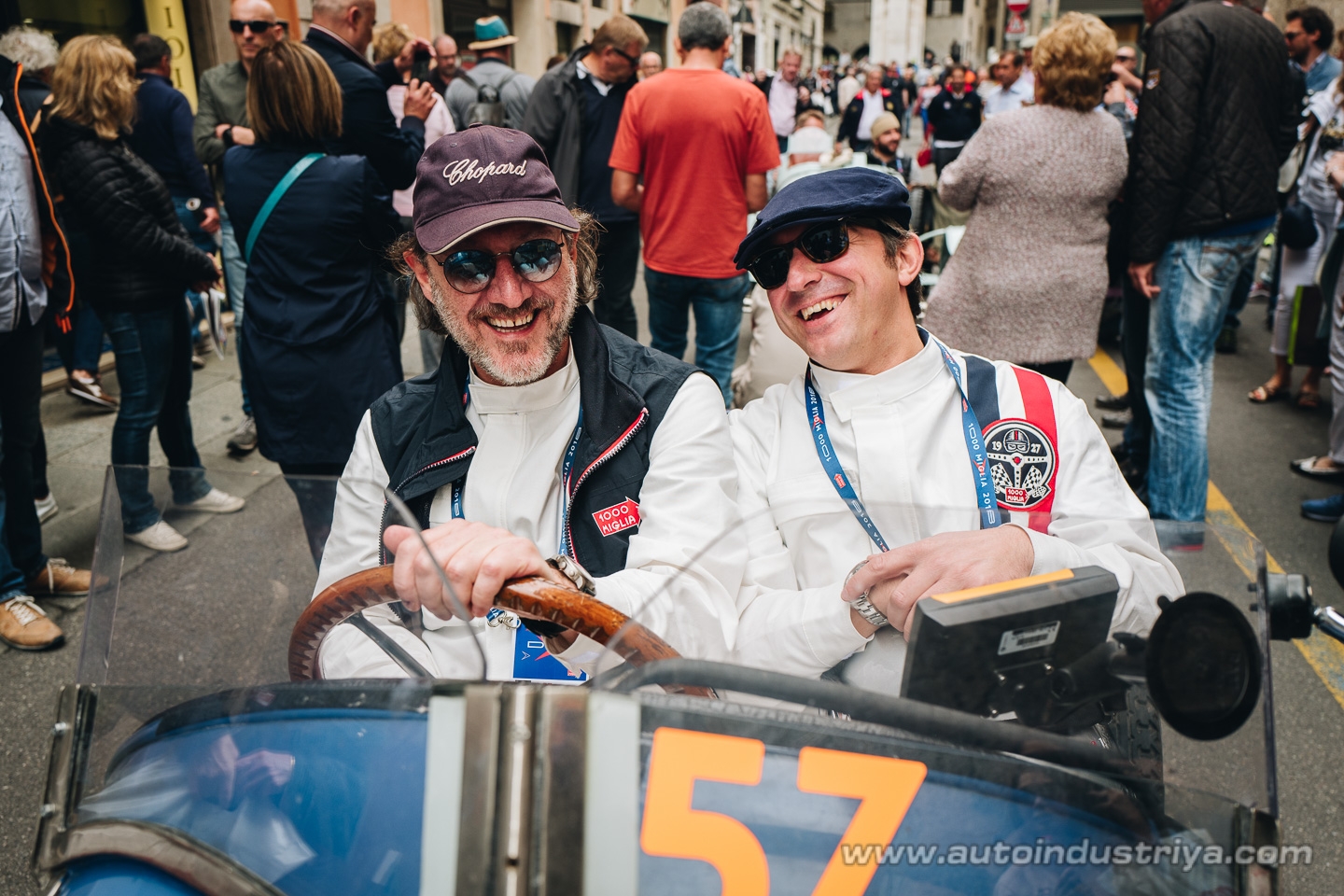 Molto belle = very beautiful