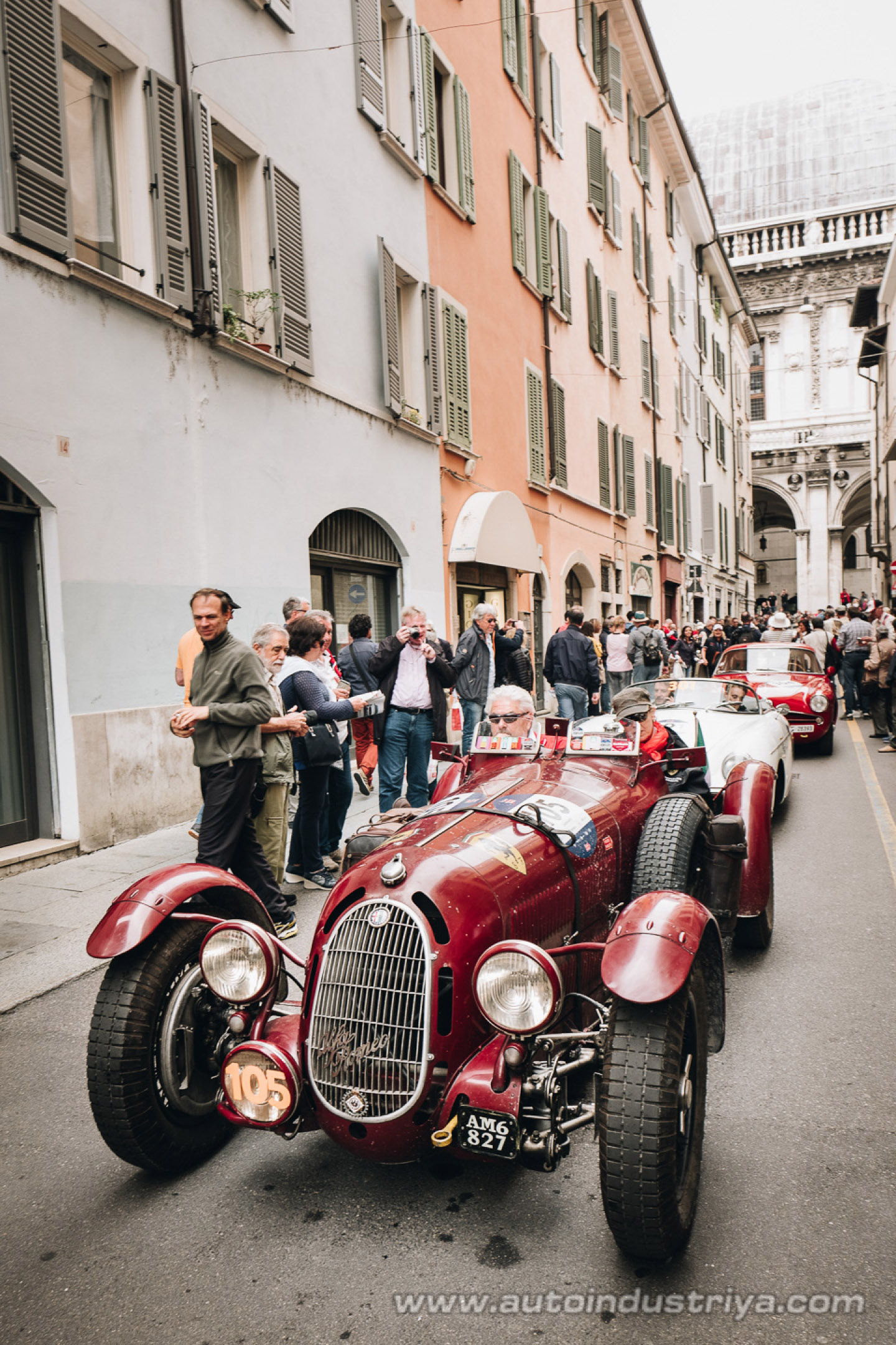 Molto belle = very beautiful