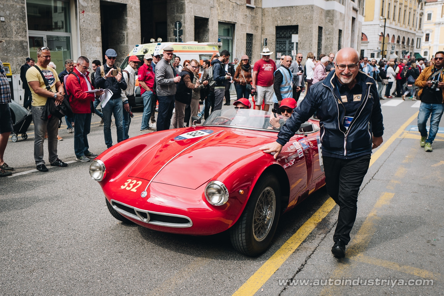 Molto belle = very beautiful