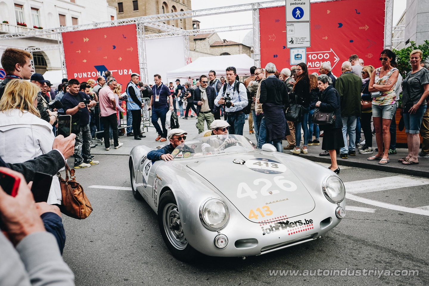 Molto belle = very beautiful