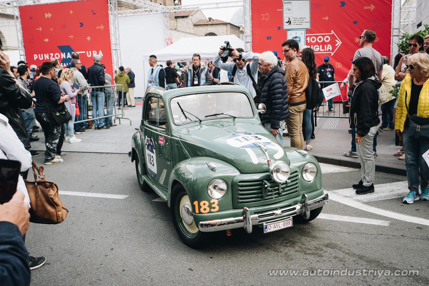 Molto belle = very beautiful