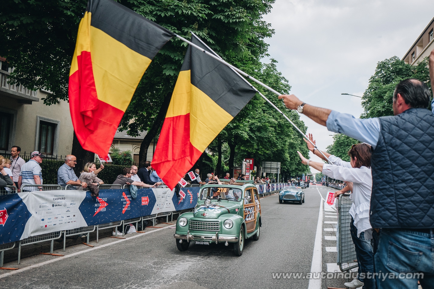 Molto belle = very beautiful