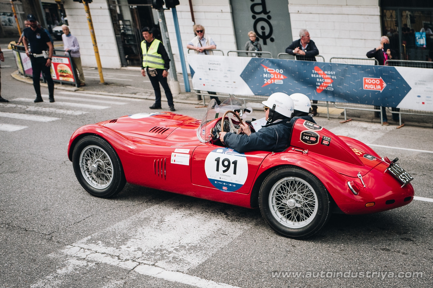 Molto belle = very beautiful