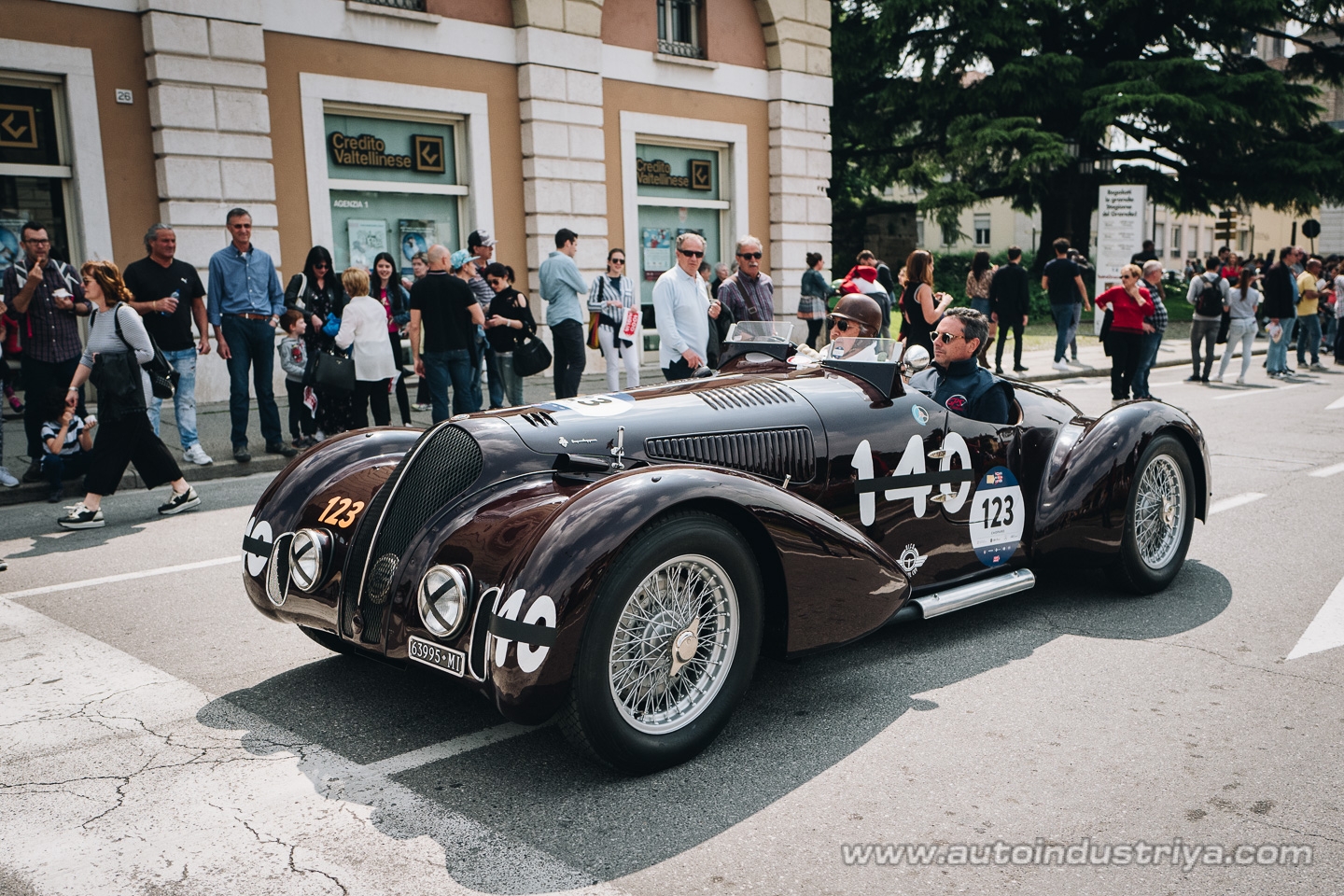 Molto belle = very beautiful