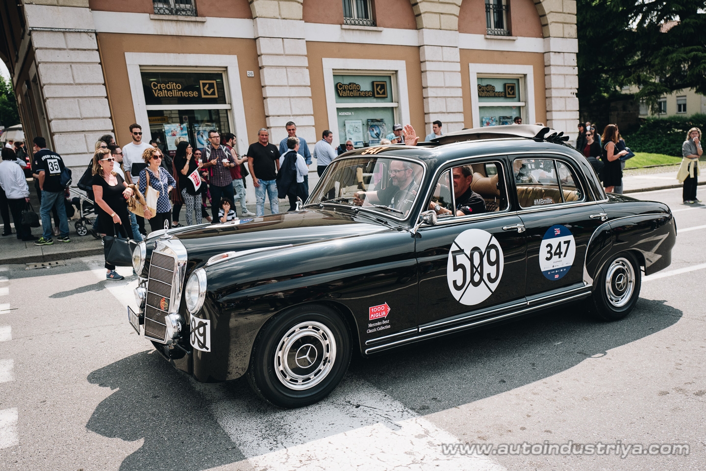 Molto belle = very beautiful