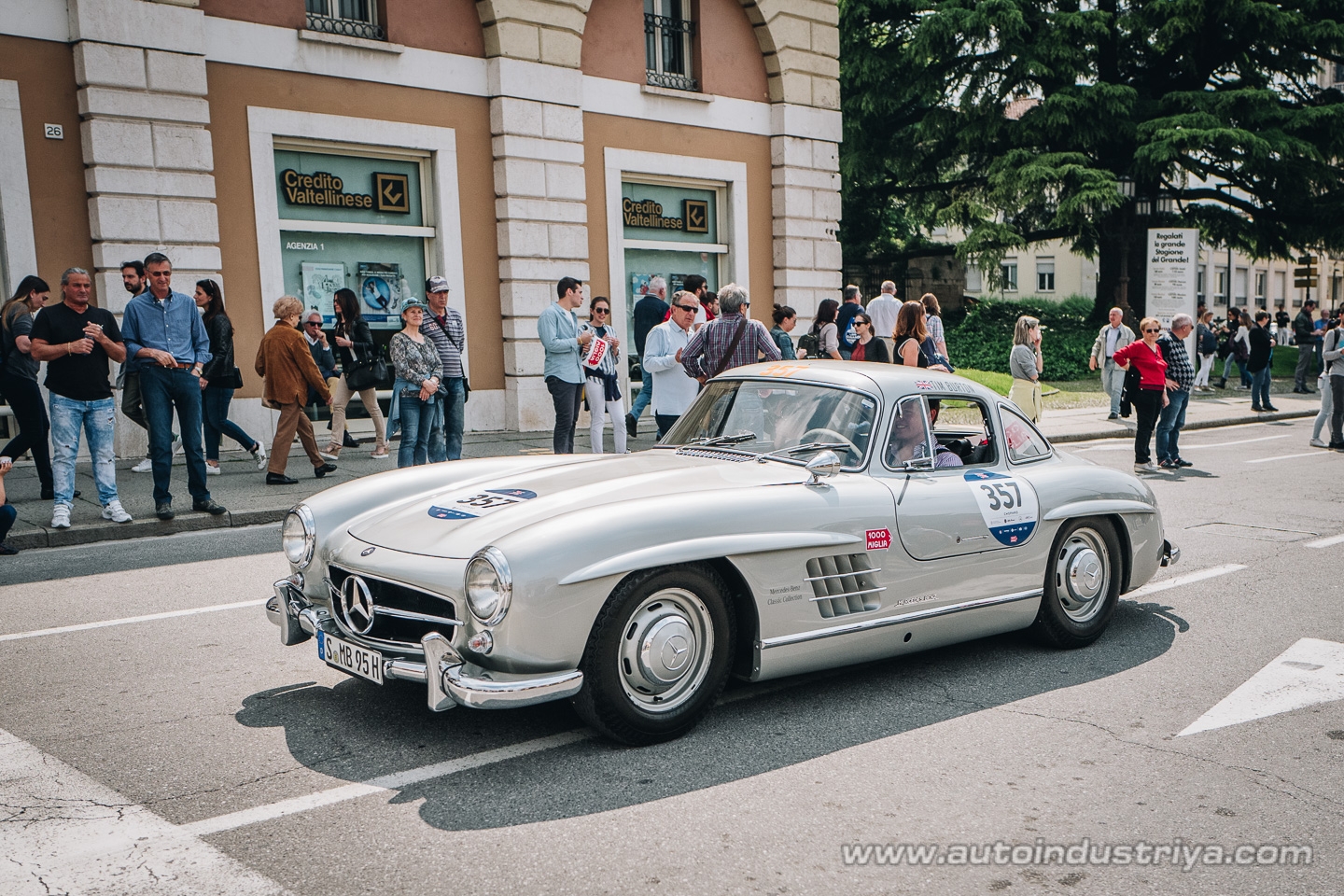 Molto belle = very beautiful