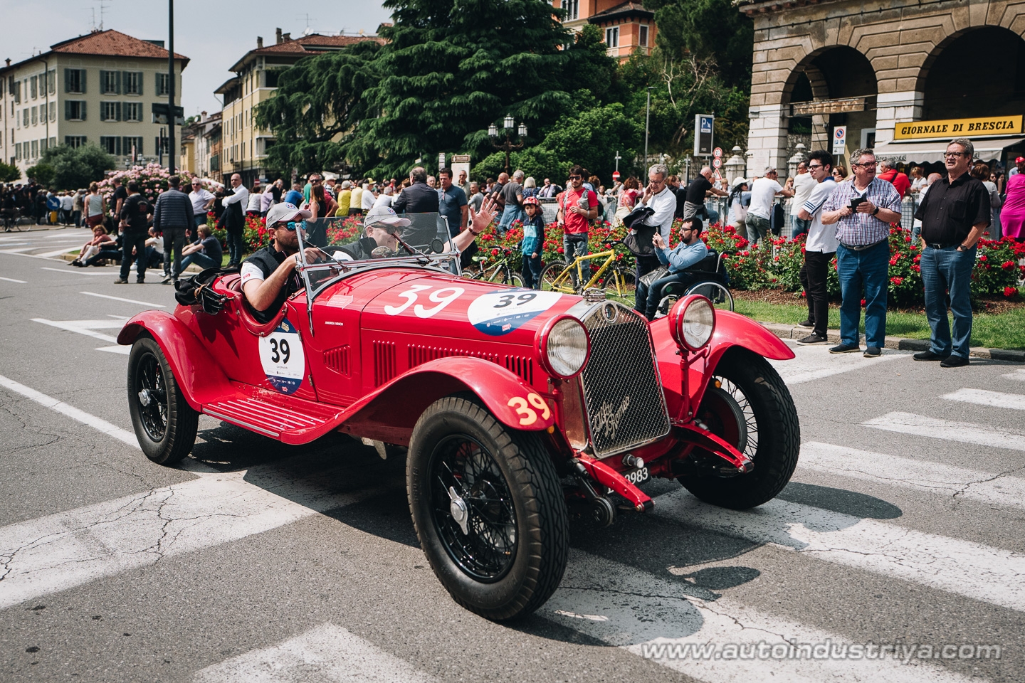 Molto belle = very beautiful