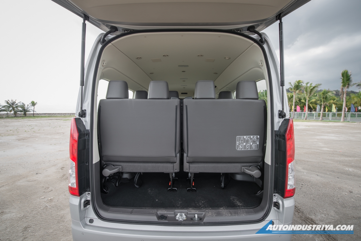 2019 Toyota Hiace GL Grandia Tourer