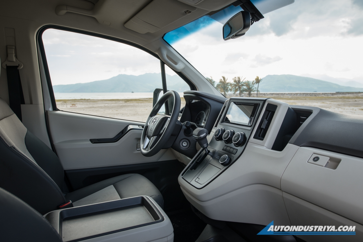 2019 Toyota Hiace GL Grandia Tourer