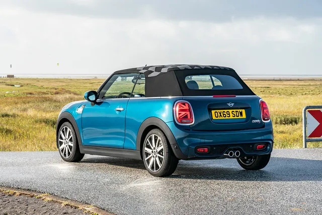 This Mini Convertible looks good with (or without) a top | AutoIndustriya