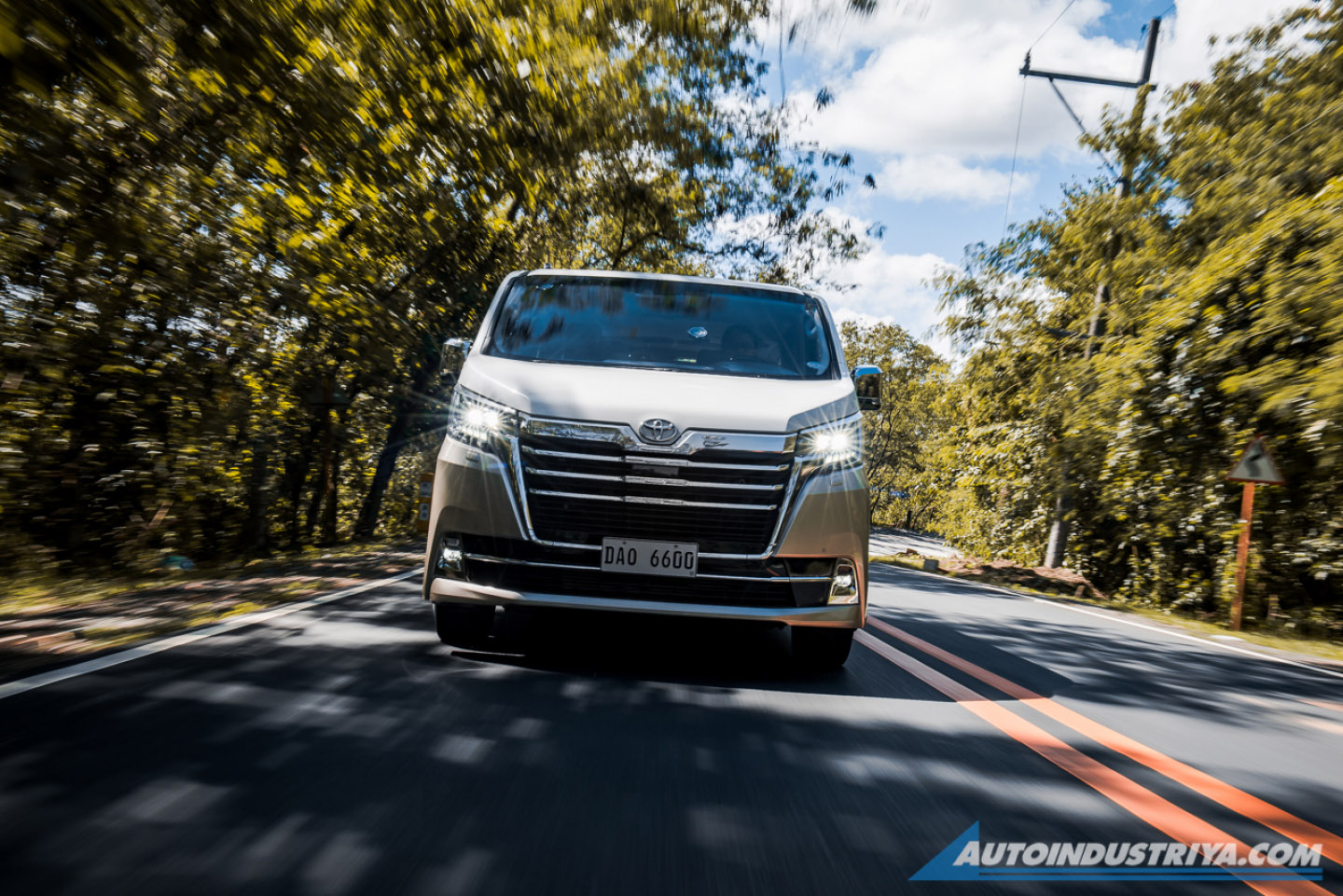 2020 Toyota Hiace Super Grandia Elite 2.8L AT