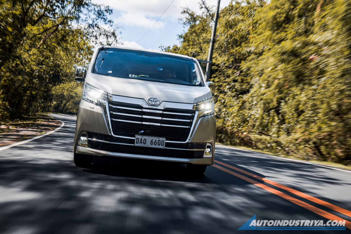 2020 Toyota Hiace Super Grandia Elite 2.8L AT