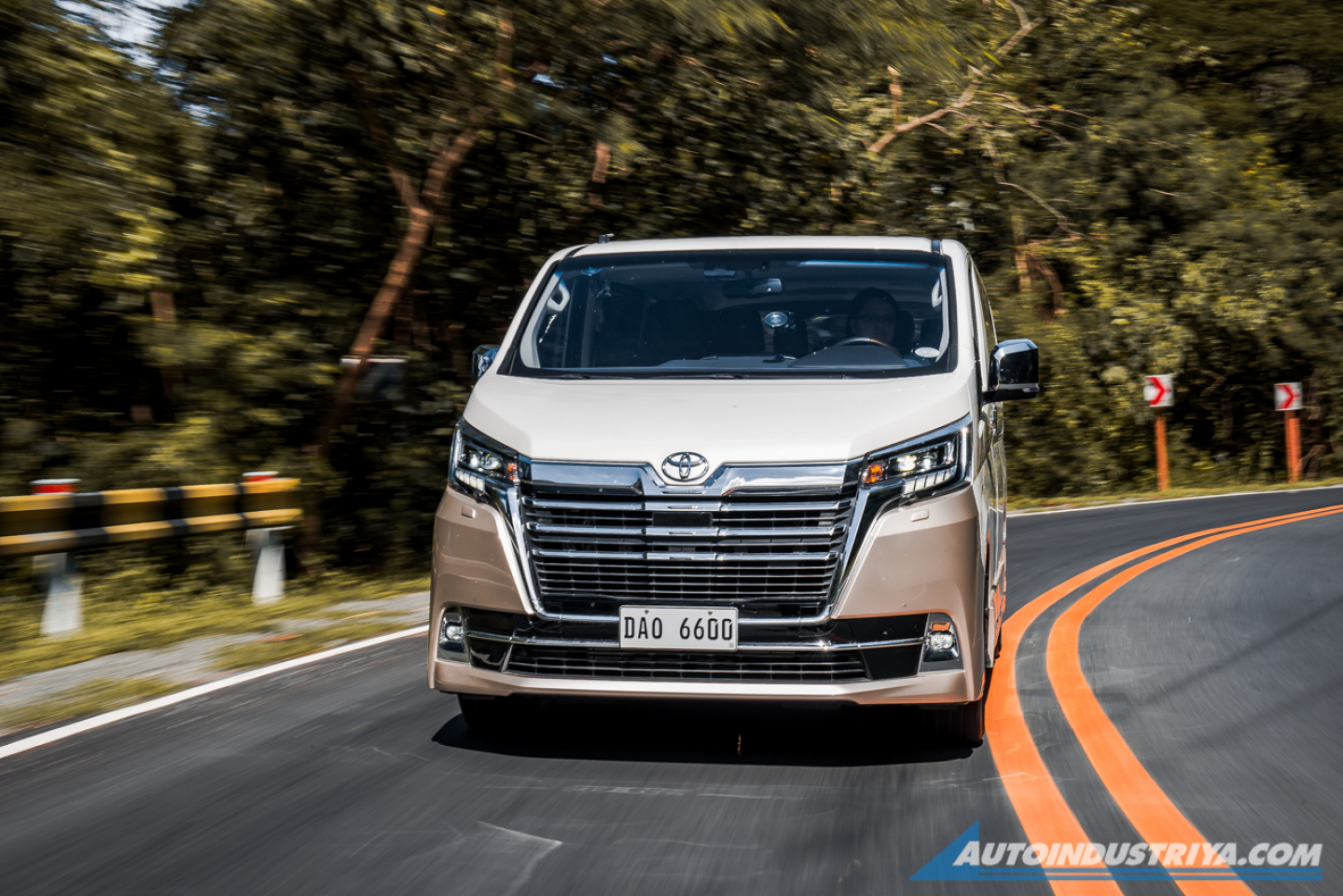 2020 Toyota Hiace Super Grandia Elite 2.8L AT