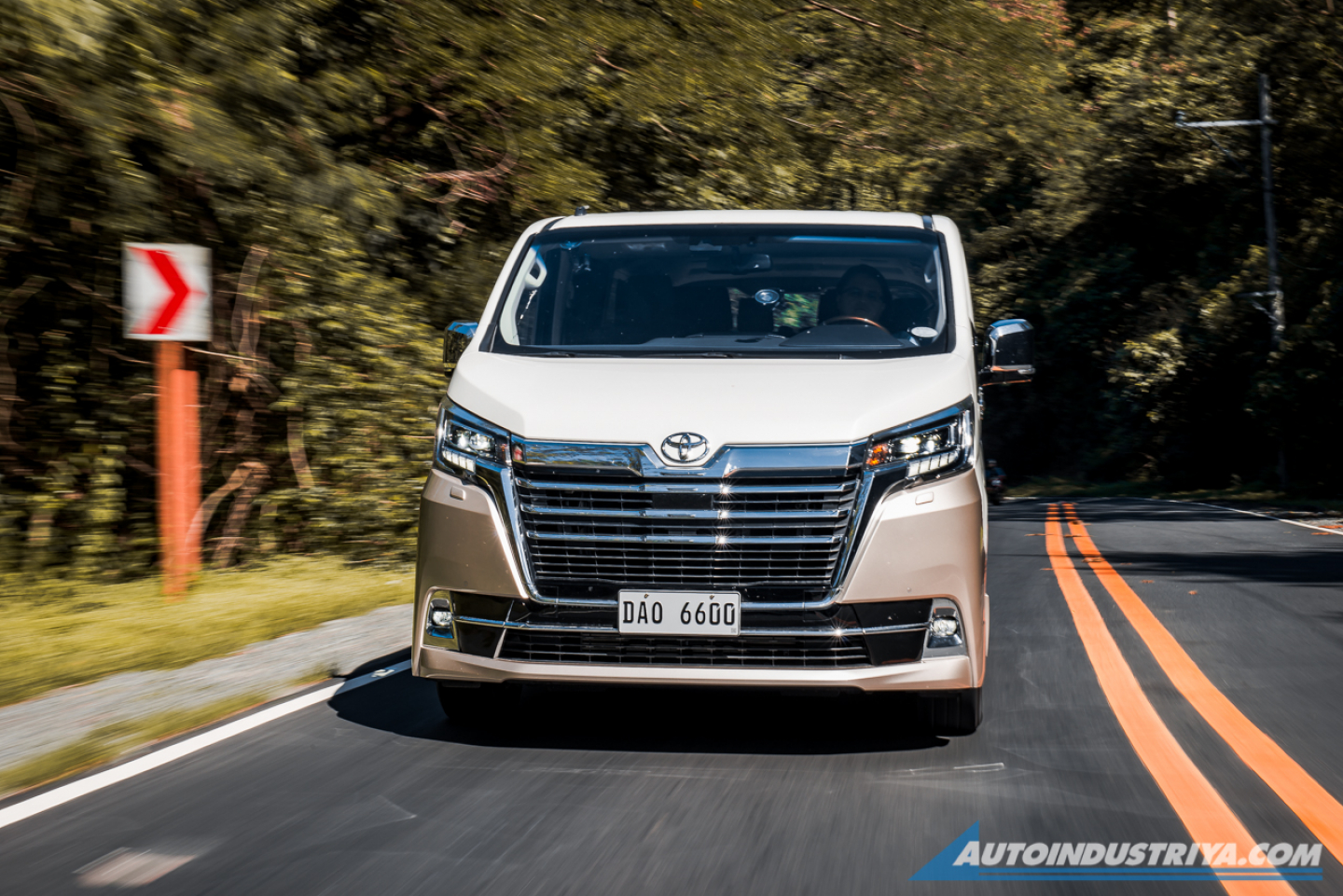 2020 Toyota Hiace Super Grandia Elite 2.8L AT
