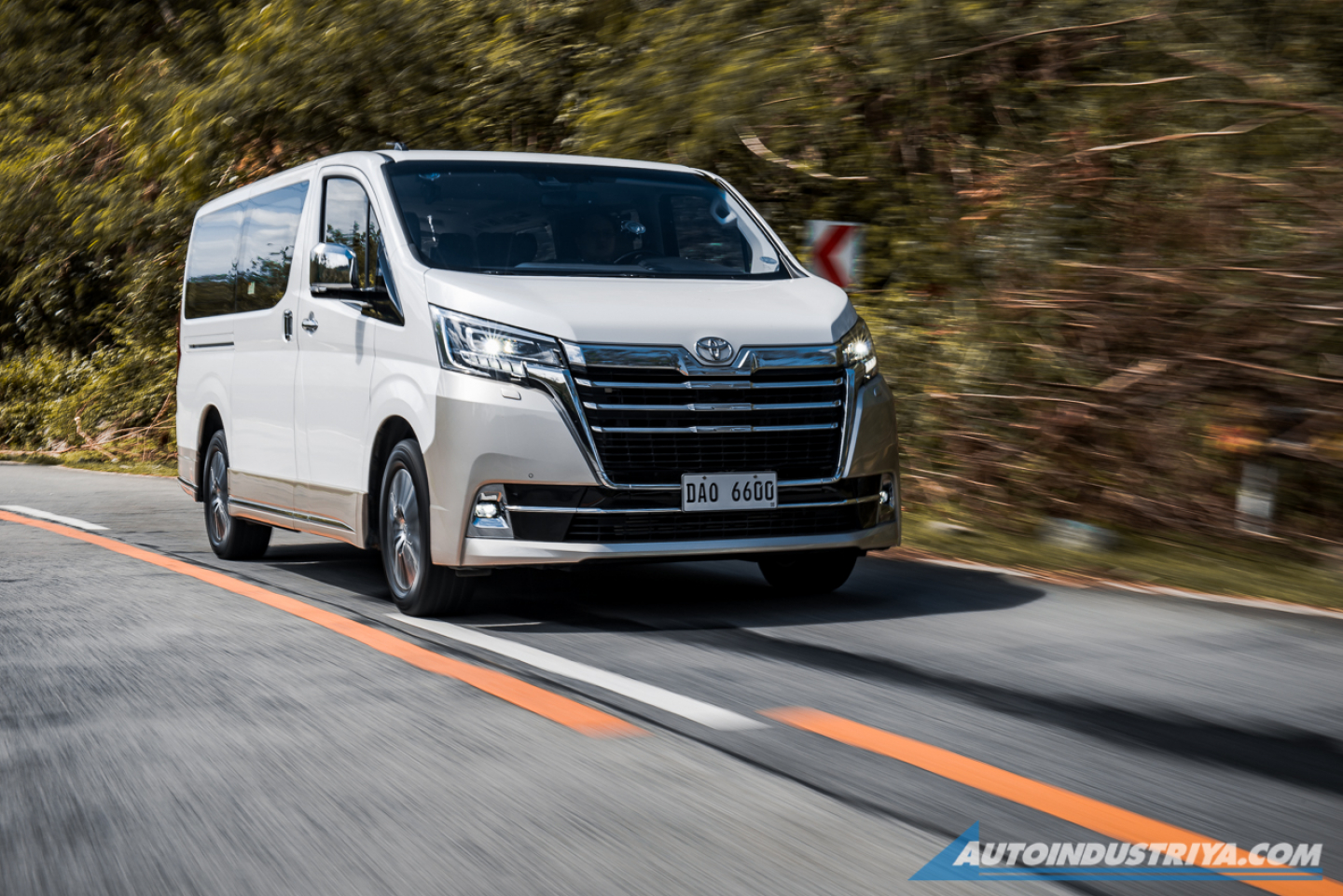 2020 Toyota Hiace Super Grandia Elite 2.8L AT