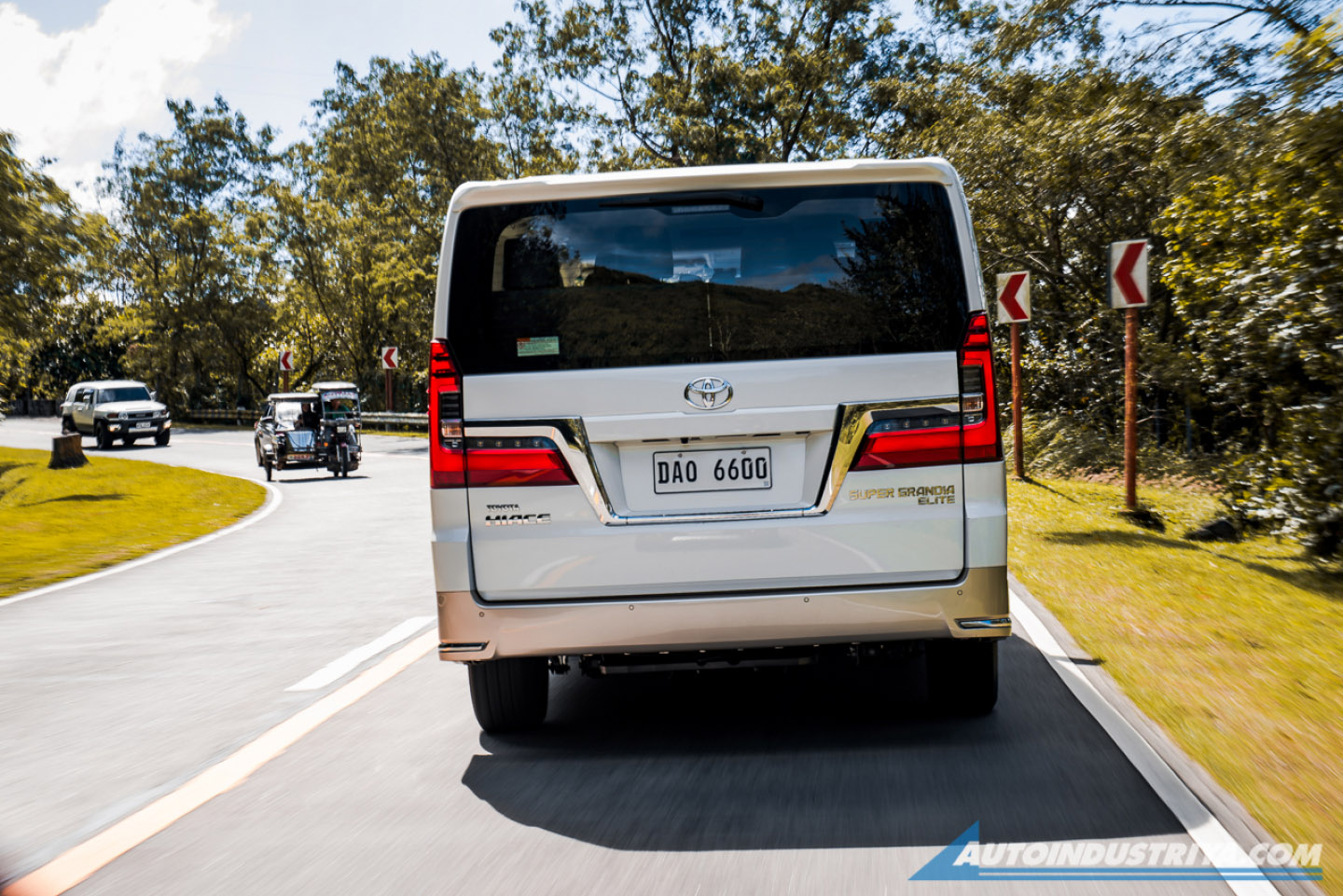2020 Toyota Hiace Super Grandia Elite 2.8L AT