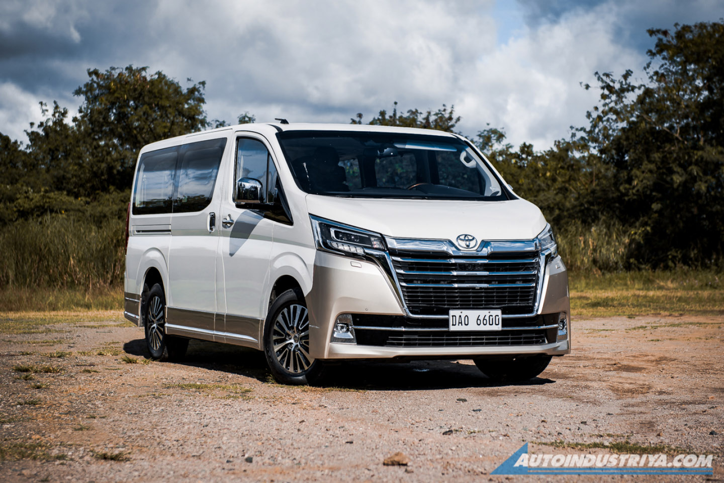 2020 Toyota Hiace Super Grandia Elite 2.8L AT