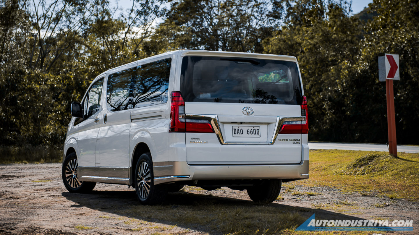 2020 Toyota Hiace Super Grandia Elite 2.8L AT