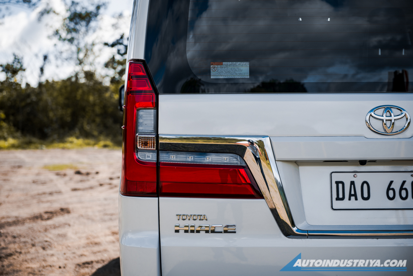 2020 Toyota Hiace Super Grandia Elite 2.8L AT