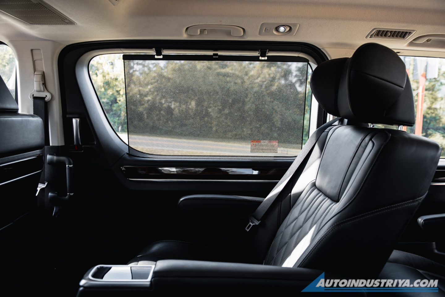 2020 Toyota Hiace Super Grandia Elite 2.8L AT