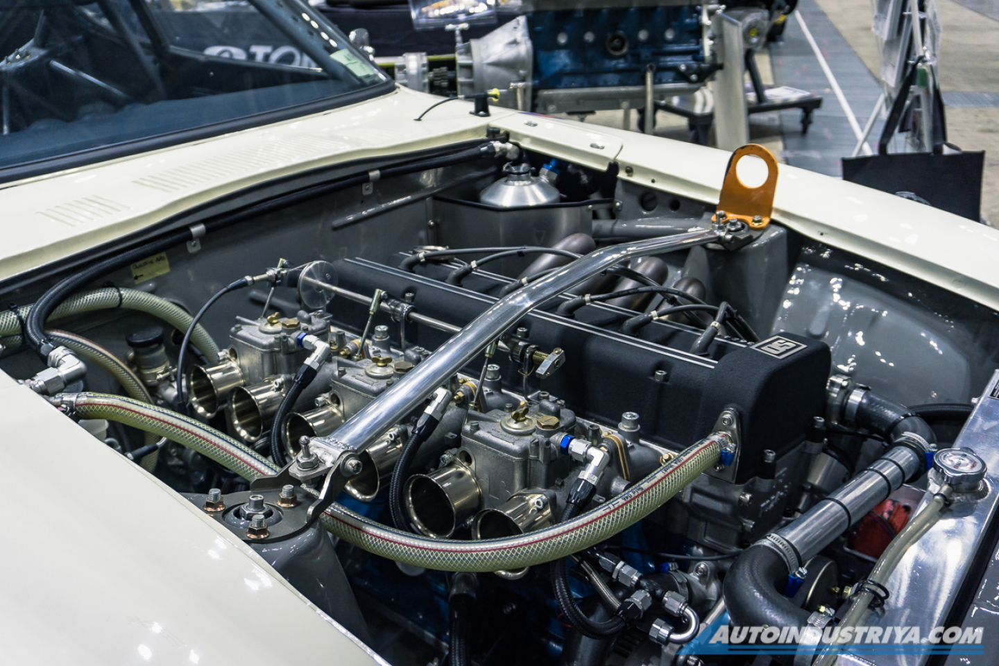 Classics stop time in Yokohama Nostalgic 2 Days