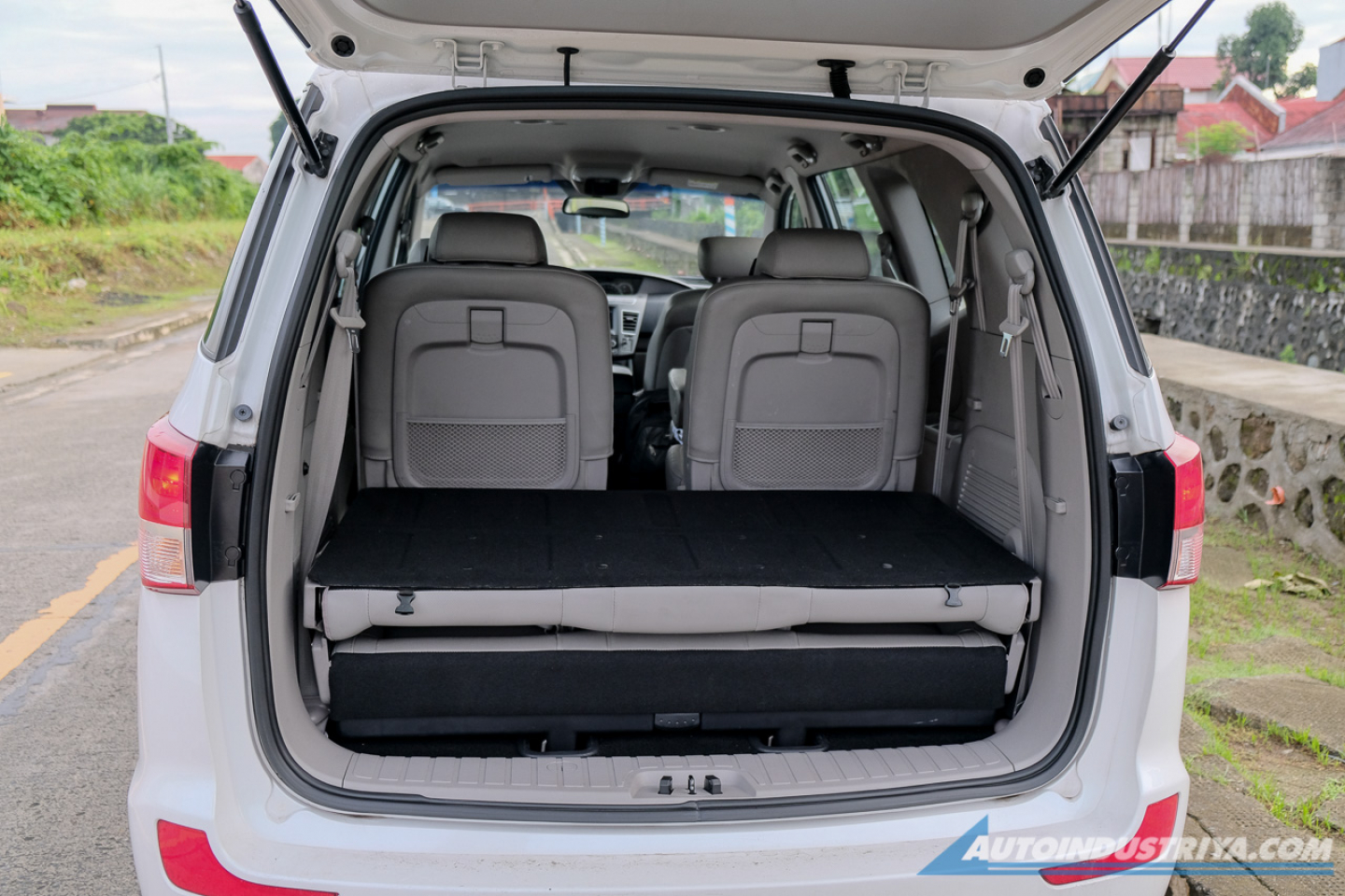 2019 Ssangyong Rodius 2.0L 9-seater