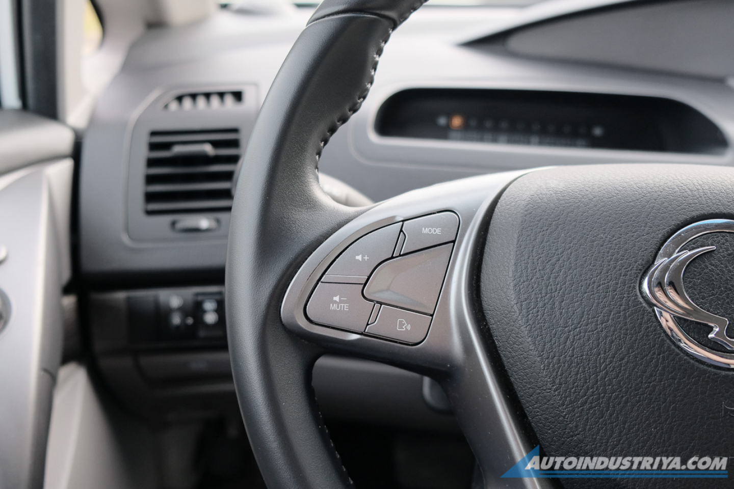 2019 Ssangyong Rodius 2.0L 9-seater