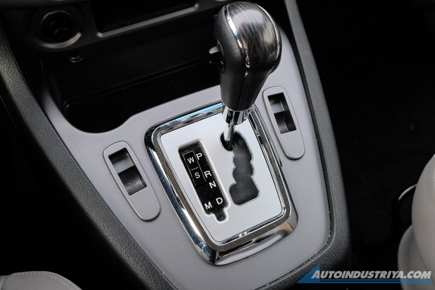 2019 Ssangyong Rodius 2.0L 9-seater