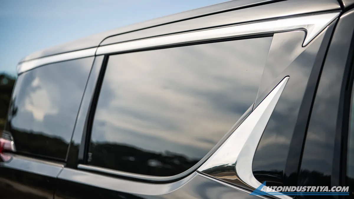 2021 Lexus LM 350 7-Seater