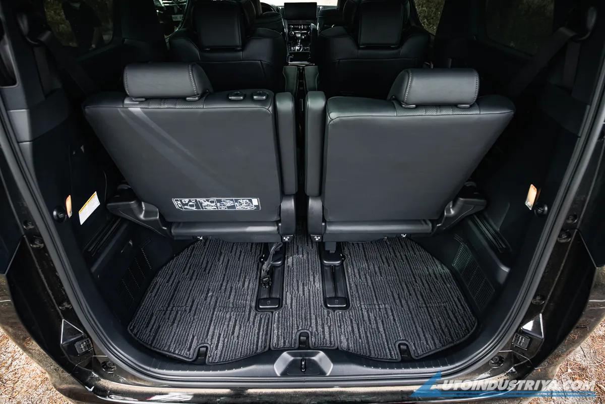 2021 Lexus LM 350 7-Seater