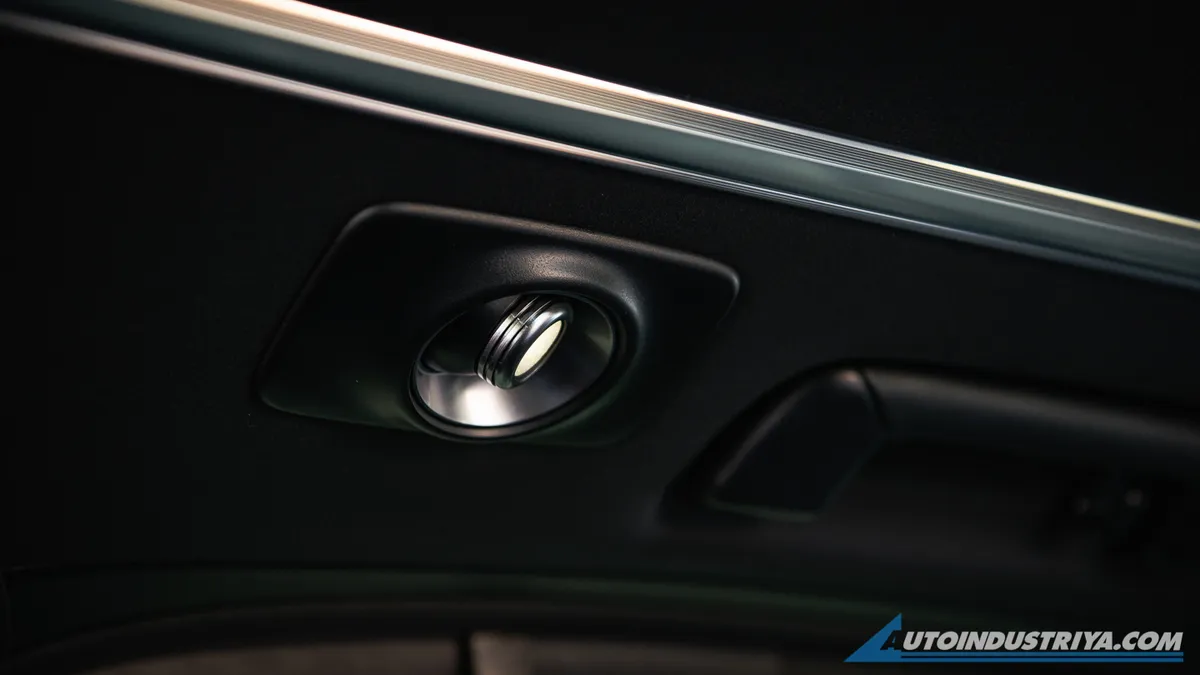 2021 Lexus LM 350 7-Seater