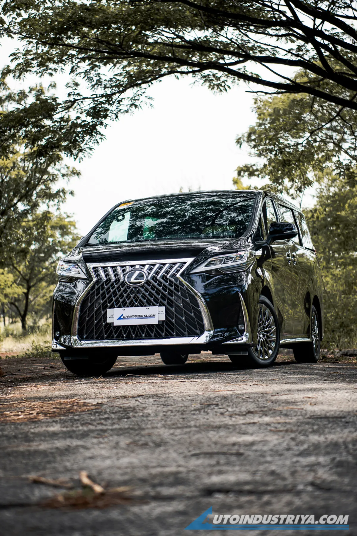 2021 Lexus LM 350 7-Seater