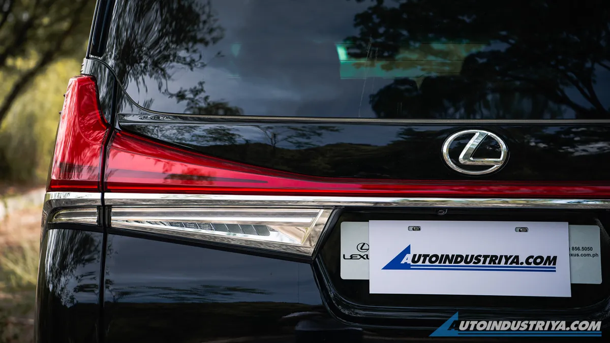 2021 Lexus LM 350 7-Seater