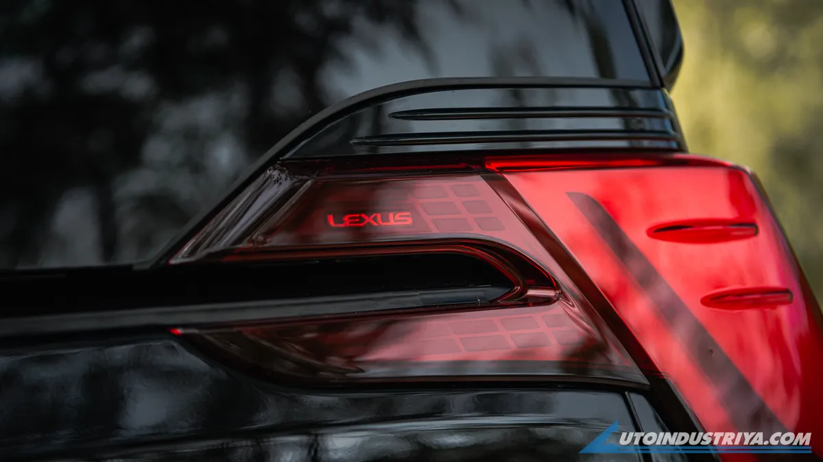 2021 Lexus LM 350 7-Seater