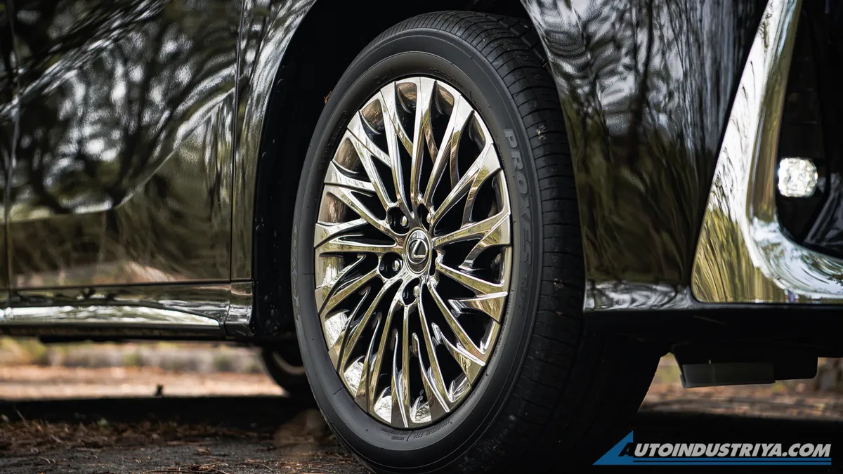2021 Lexus LM 350 7-Seater