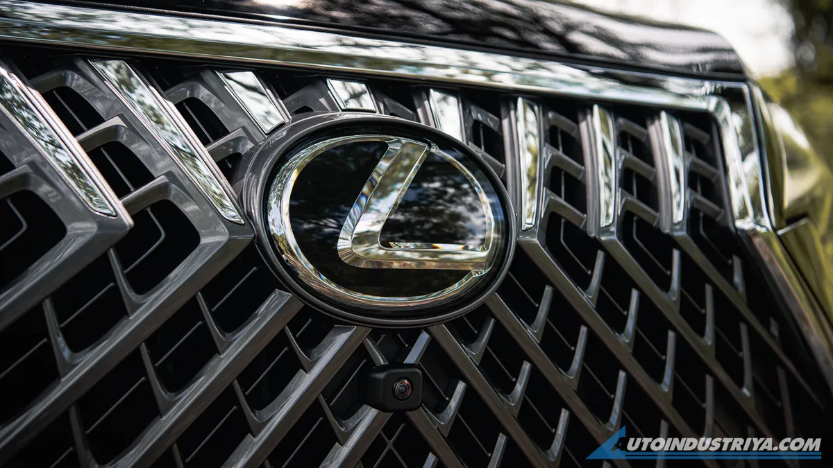 2021 Lexus LM 350 7-Seater
