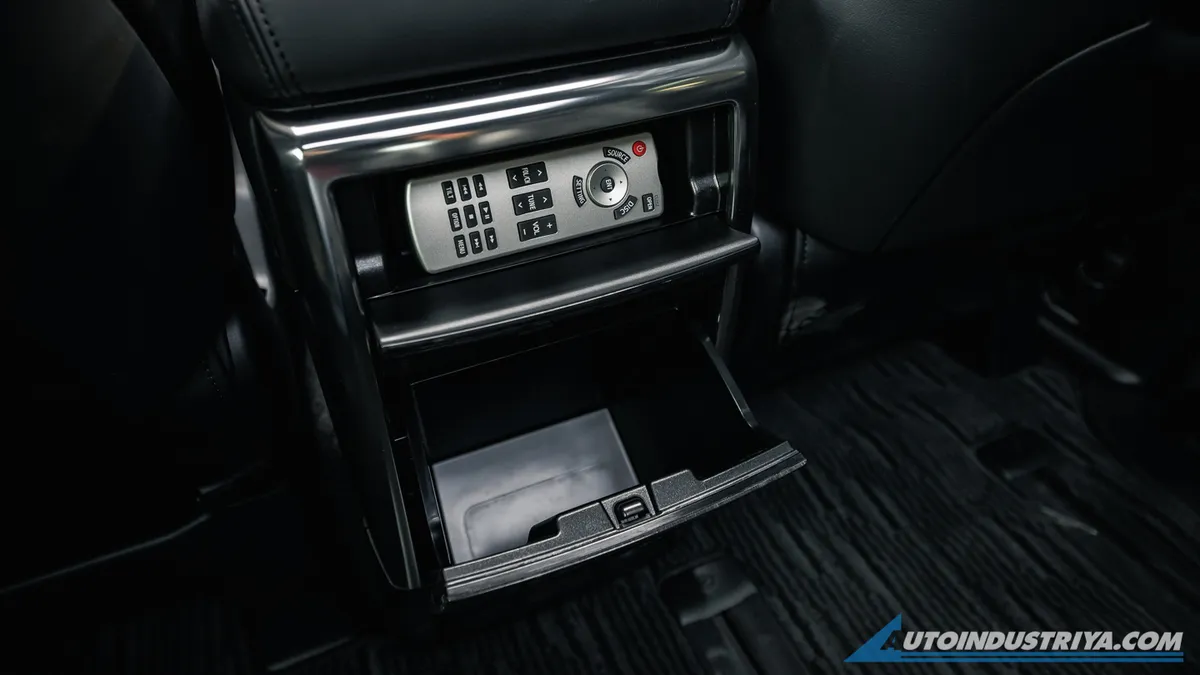 2021 Lexus LM 350 7-Seater