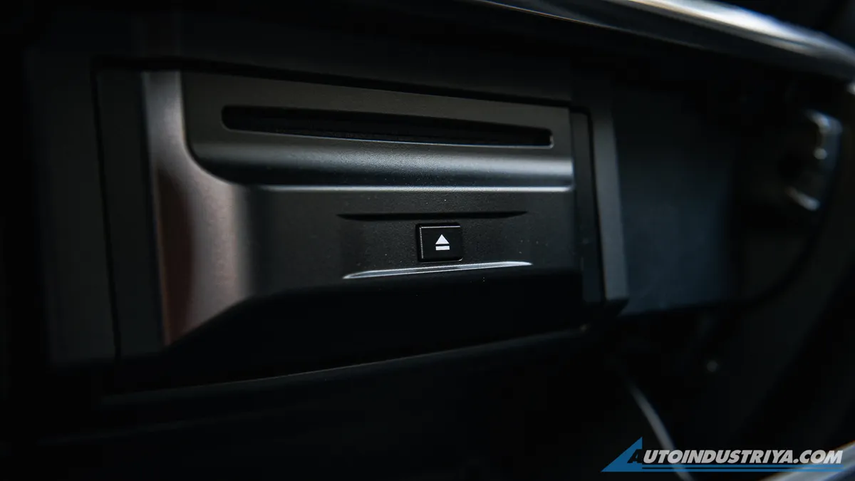 2021 Lexus LM 350 7-Seater