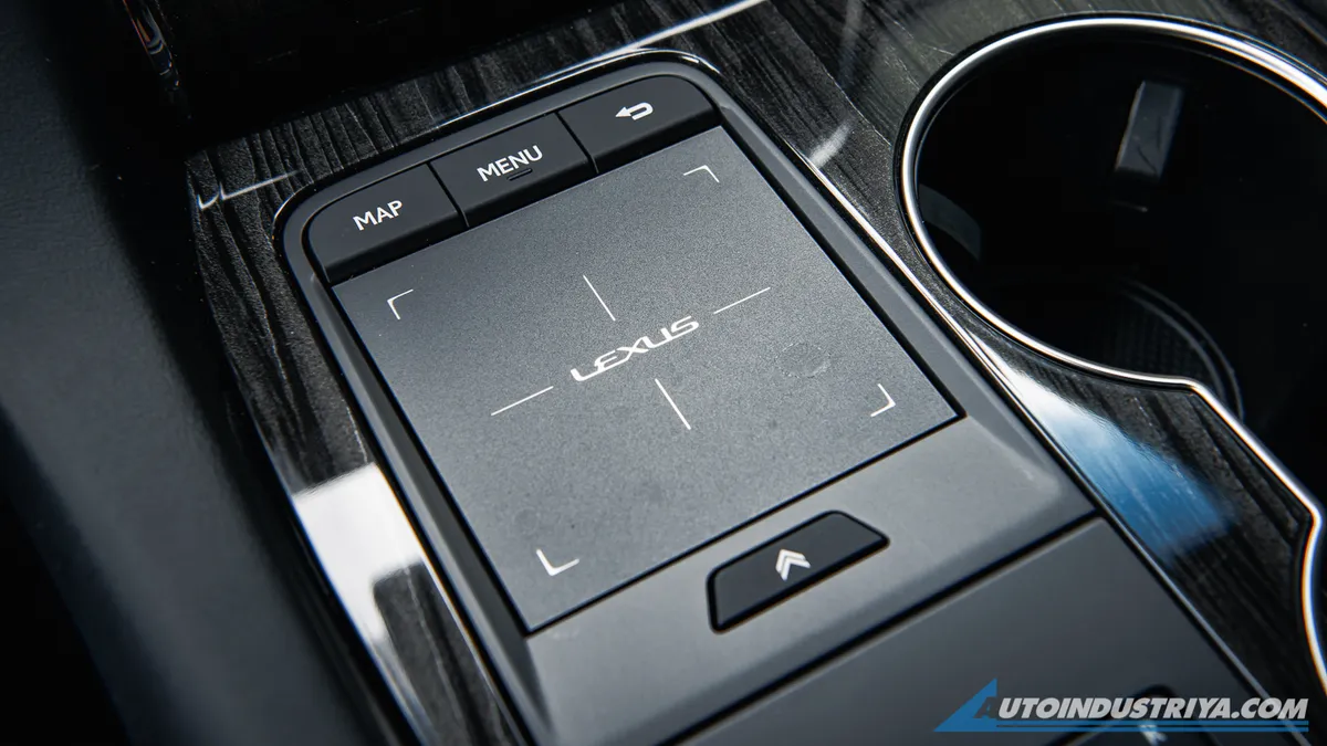 2021 Lexus LM 350 7-Seater