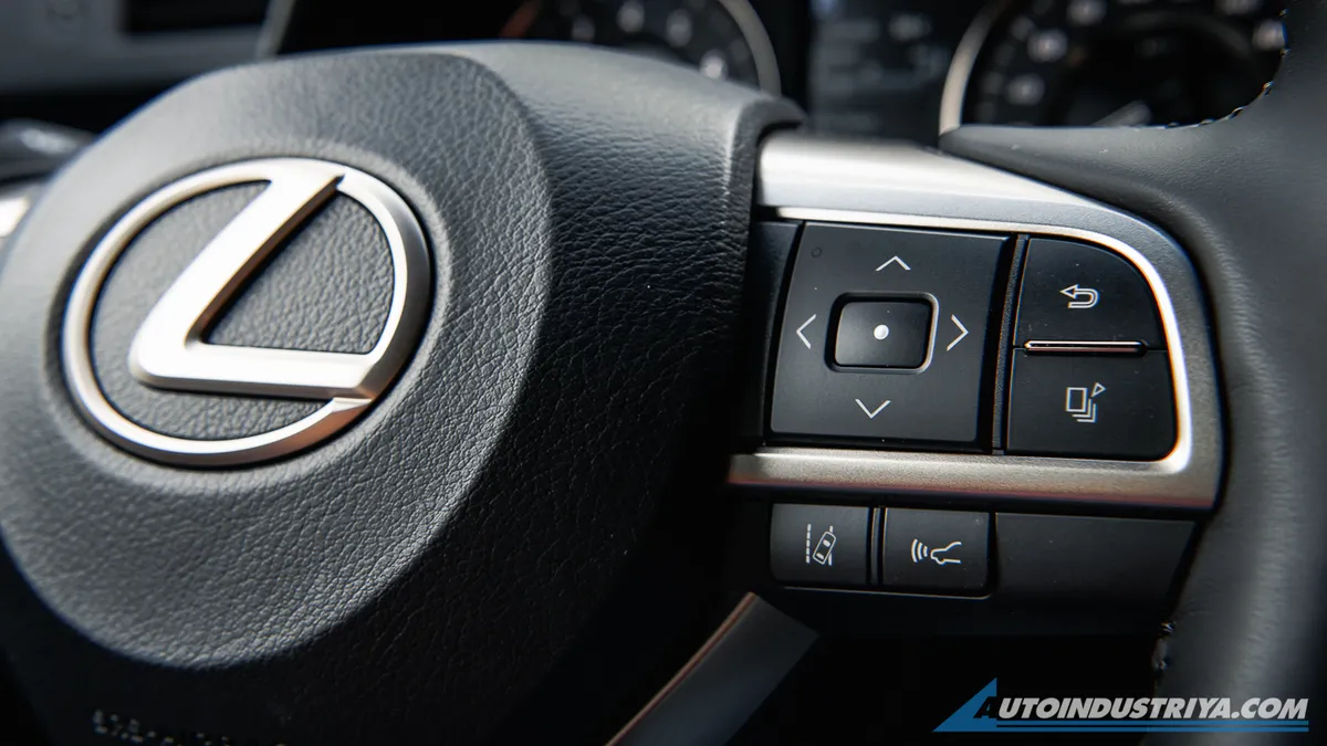 2021 Lexus LM 350 7-Seater