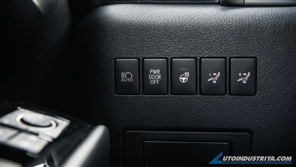 2021 Lexus LM 350 7-Seater