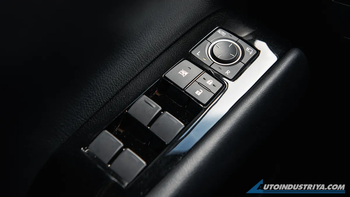 2021 Lexus LM 350 7-Seater
