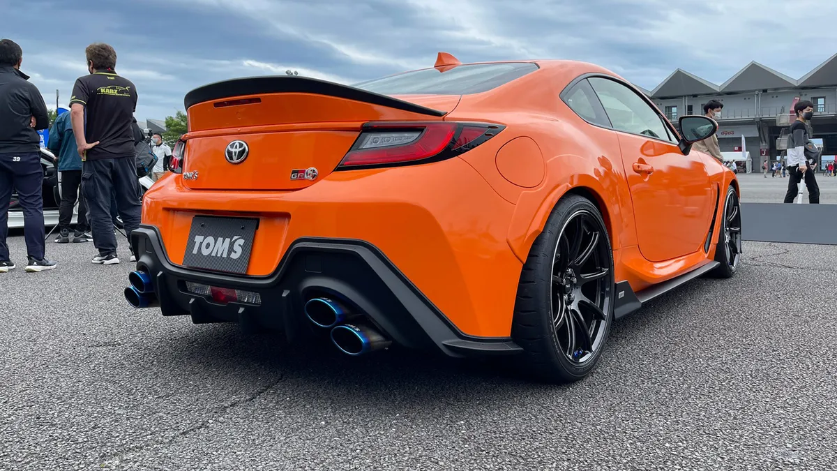 TOM's Racing has already modified the new Toyota GR86 | AutoIndustriya